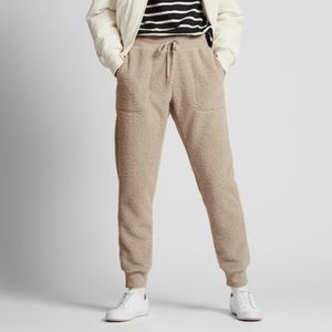 Uniqlo Black Fleece-lined Sherpa Joggers